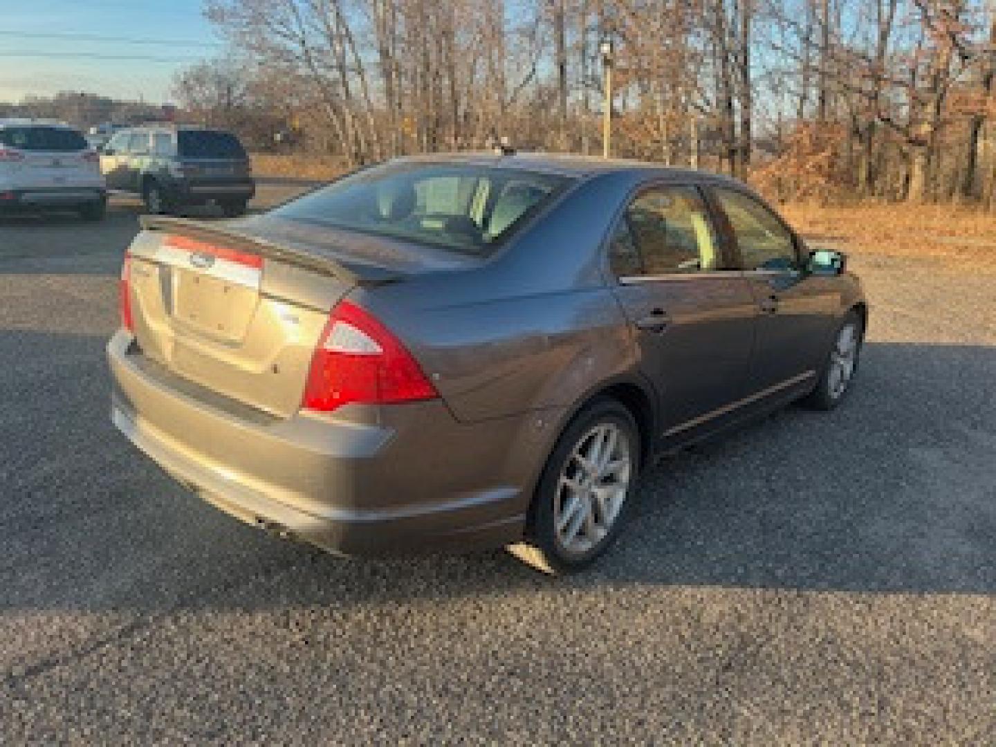 2011 Ford Fusion I4 SEL (3FAHP0JA4BR) with an 2.5L L4 DOHC 16V engine, located at 17255 hwy 65 NE, Ham Lake, MN, 55304, 0.000000, 0.000000 - Photo#4